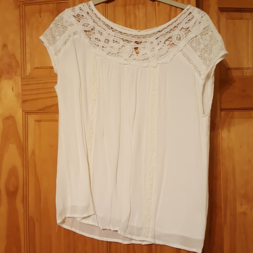 Skies are blue lace top